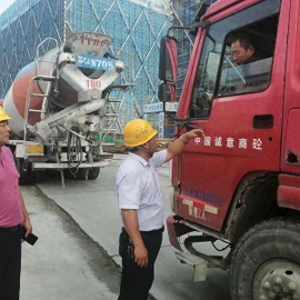 泉山區龐莊街道強化在建工地車輛出入揚塵治理監管